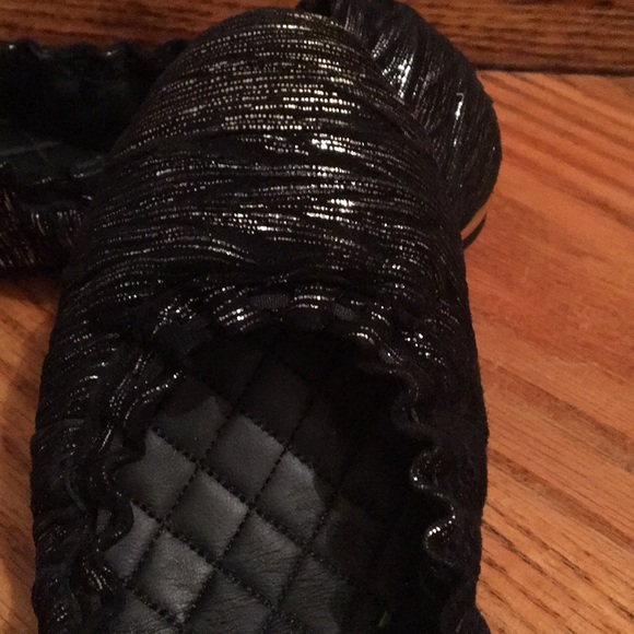 Authentic Chanel slip ons - Picture 5 of 8